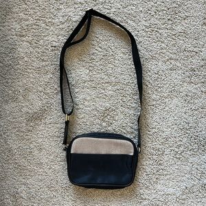 Super cute athletic crossbody bag!